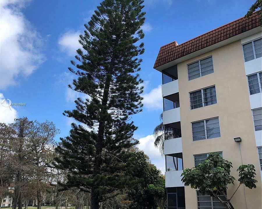 1st image of 4172 Inverrary Dr APT 501