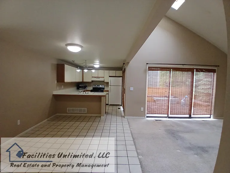 4519 Seaway Cir — Photo 2