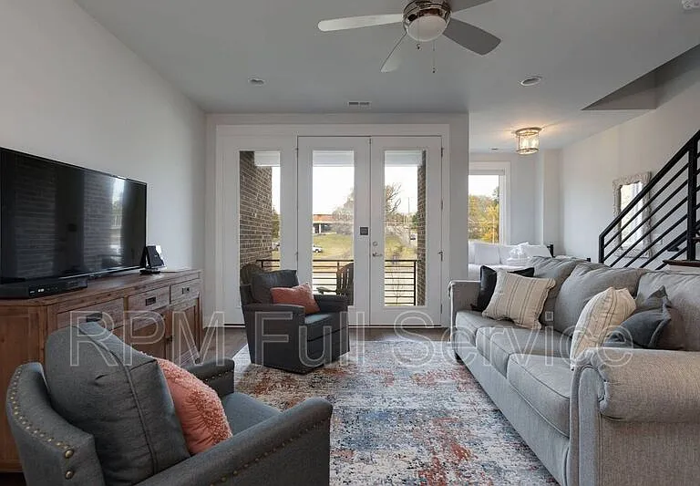 505B Wedgewood Ave — Photo 1