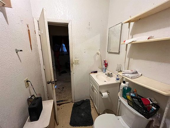 2nd image of 780 N Maple Ave