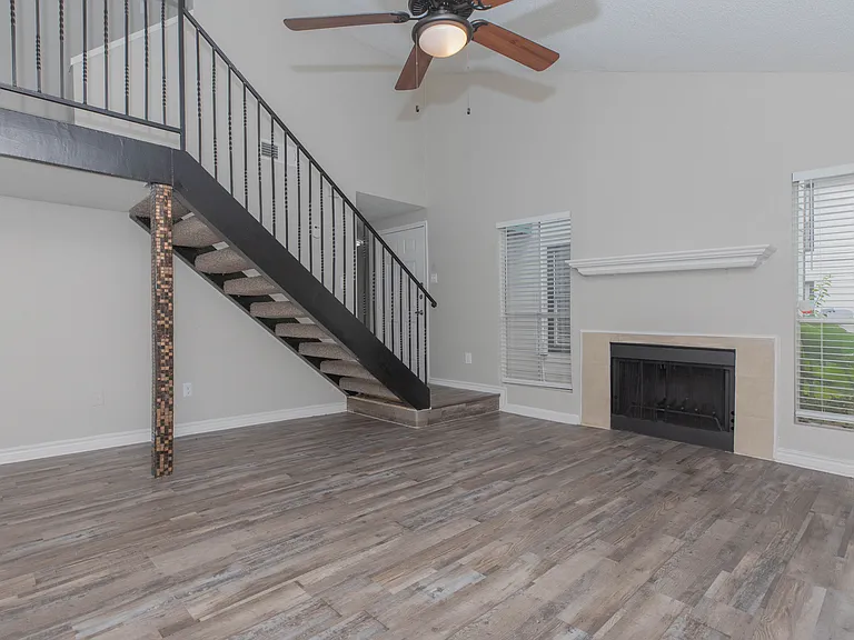 Kendall Manor — Photo 37