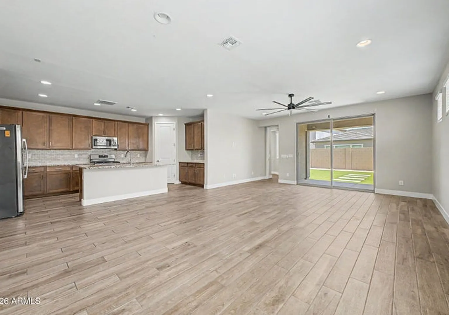 Gorgeous 5 bed/3 bath home in the sought-after Eastmark subdivision in Mesa — Photo 3