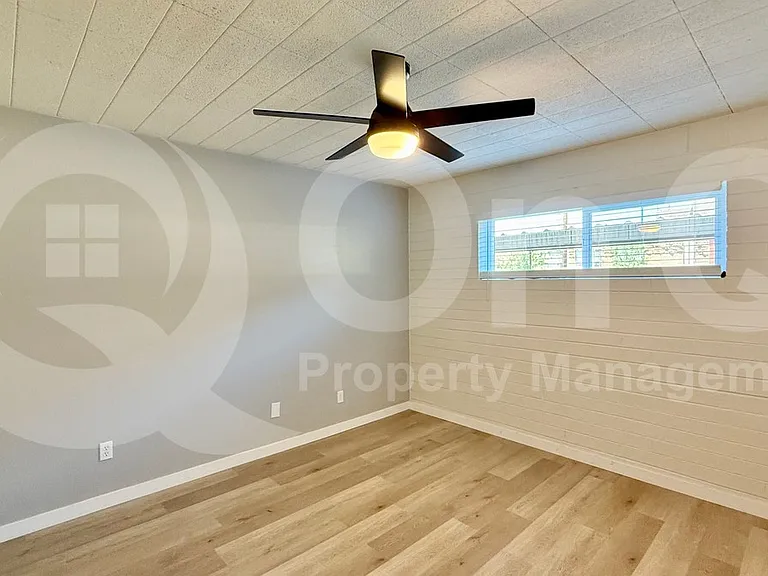 25 E Eva St #10 — Photo 10