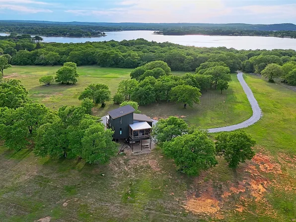 2098 Country Club Rd, Bowie, TX 76230