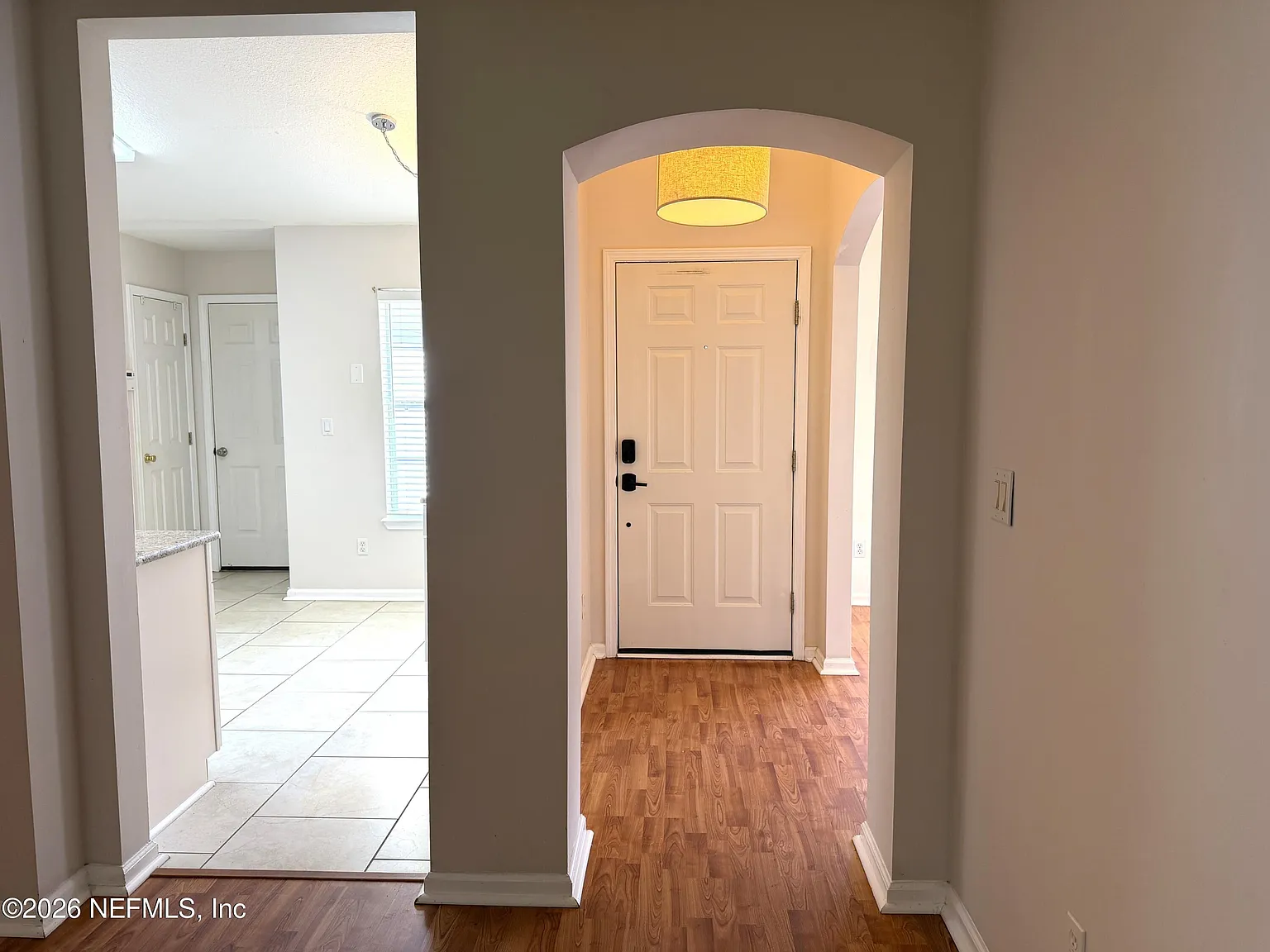 3 bed, 2.0 bath, 1425 sqft, $1,900 — Photo 3