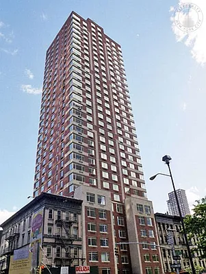 Sold by Manhattan Boutique Real Estate | media 18