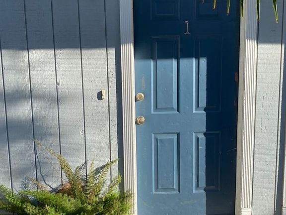 4th image of 417 E St APT 1