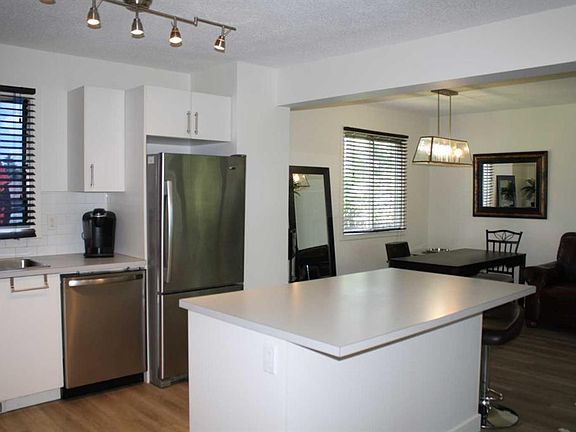 4th image of 3052 E 32a Ave SE