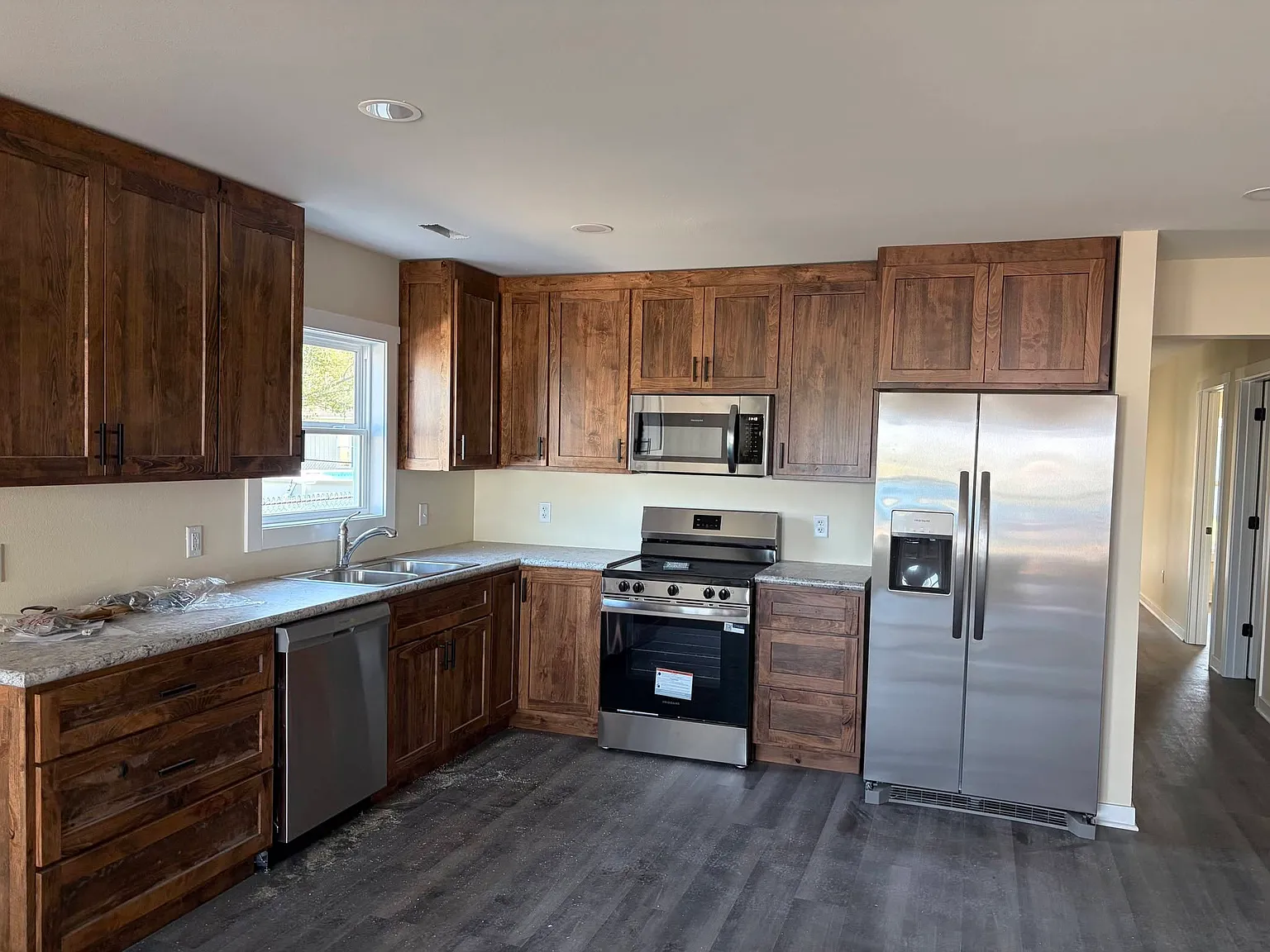 3 bed, $1,600 — Photo 2