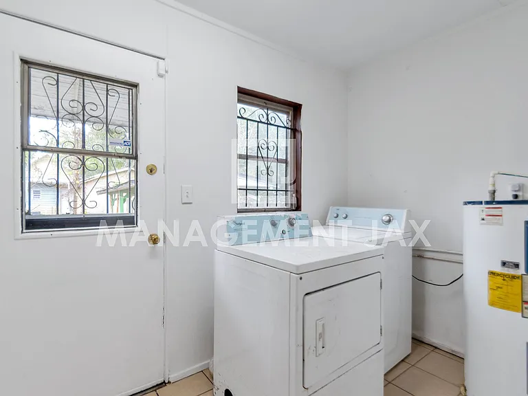 1464 W 6th St — Photo 8