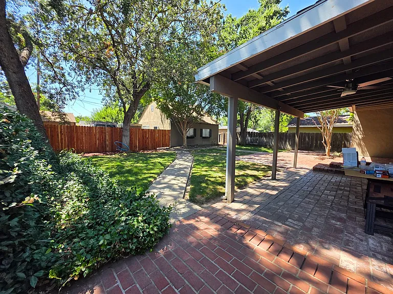 221 Oakshire Ave — Photo 28