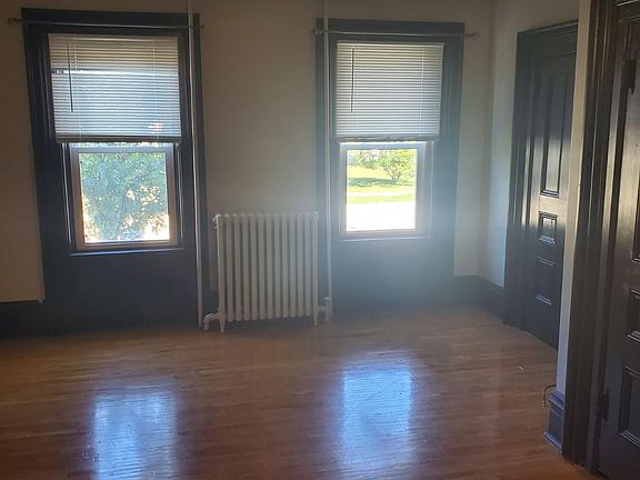 5th image of 122 E Lincoln Ave #B