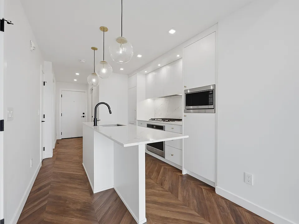 8445 Broadcast Ave SW #304