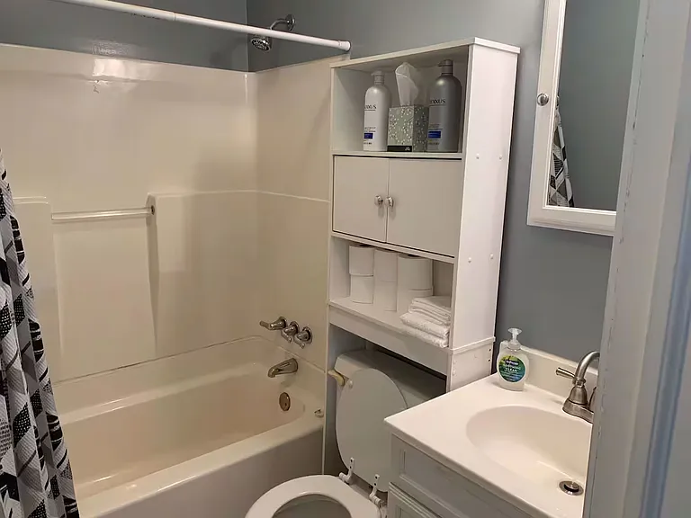 Full bathroom on the main floor.