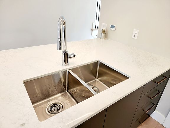4th image of 81 Honeygold Dr