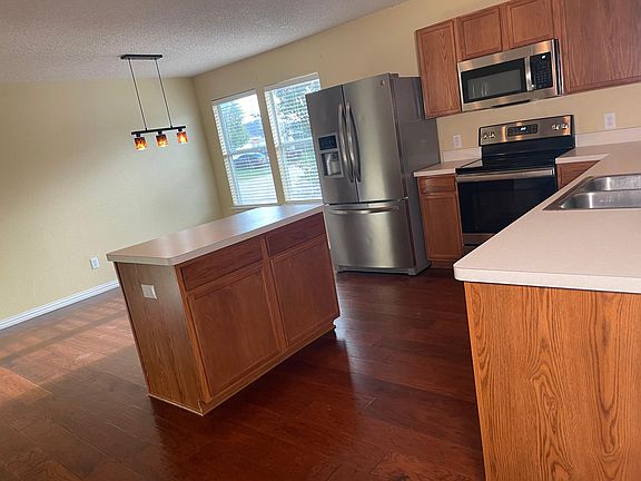 5th image of 1626 Crestwood Dr