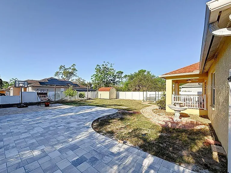 2402 Dryer Ave — Photo 46