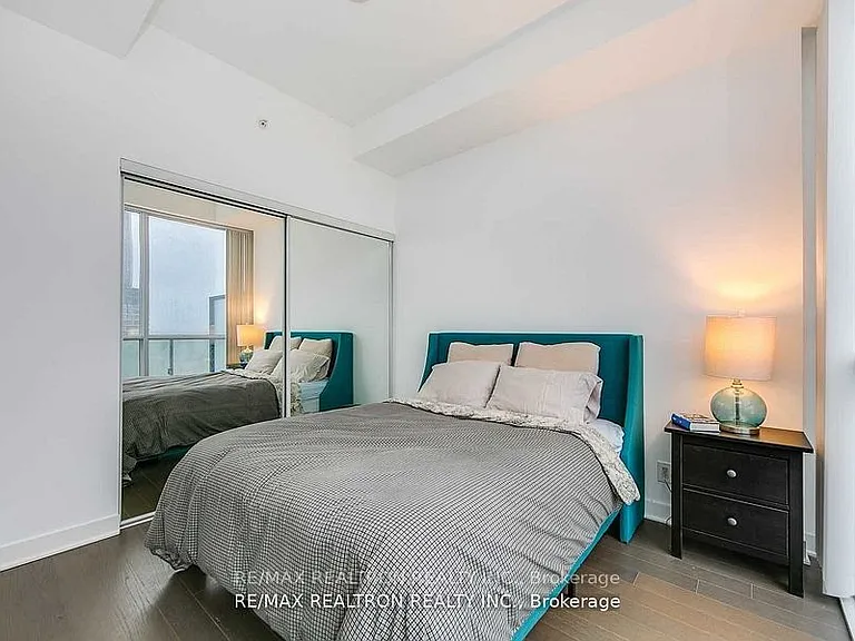 15 Grenville St #3702 — Photo 6