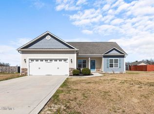 204 Classy Ct, Richlands, NC 28574