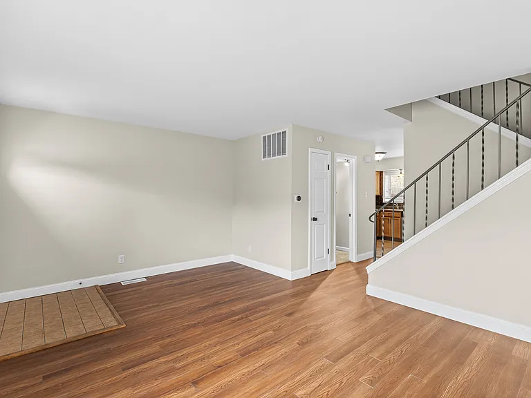 1181 Rue La Ville Walk — Photo 3