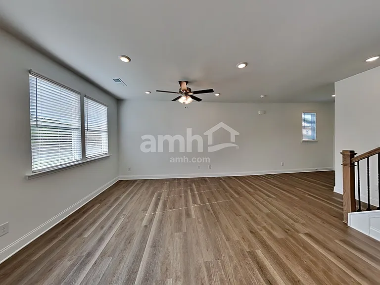 1025 Highland Walk — Photo 9