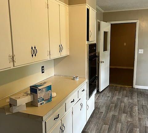 5th image of 1516 Eastgate Est