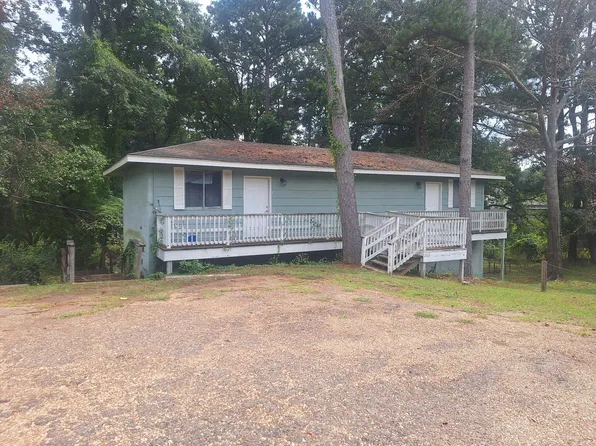 3608 Campbell Dr, Hattiesburg, MS 39401