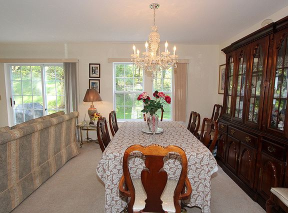 4th image of 244 Maple Brook Ct