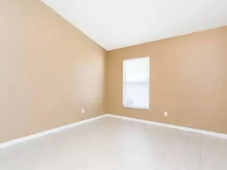 10828 Goldfish Cir — Photo 11