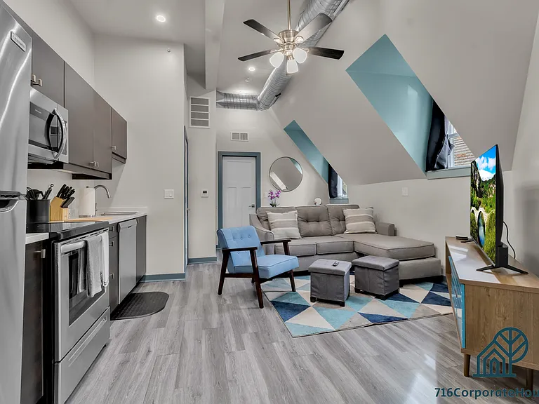 44 E Utica St #2C-3B — Photo 3