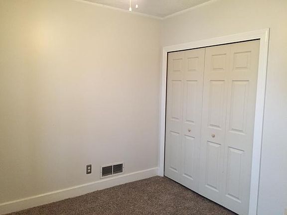 3rd image of 21709 Broadway St