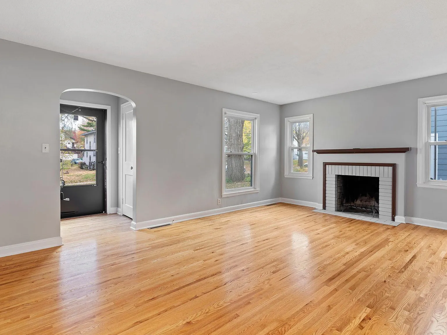 3 bed, 1284 sqft, $2,950 — Photo 3