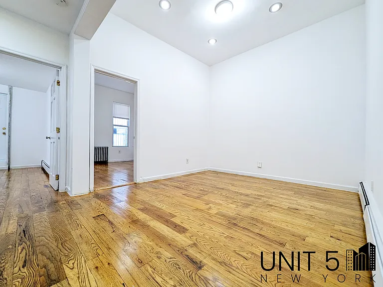 901 Willoughby Ave #1R — Photo 3