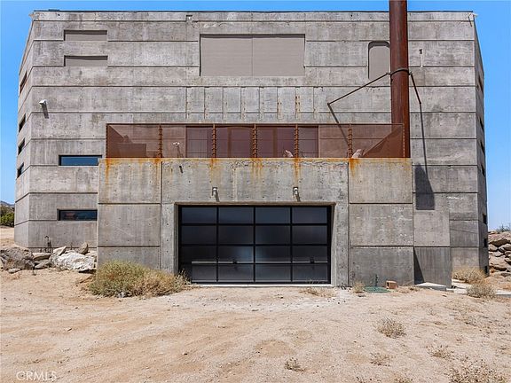 3rd image of 60240 Juniper Rd