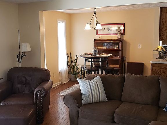5th image of 3385 Elmwood St