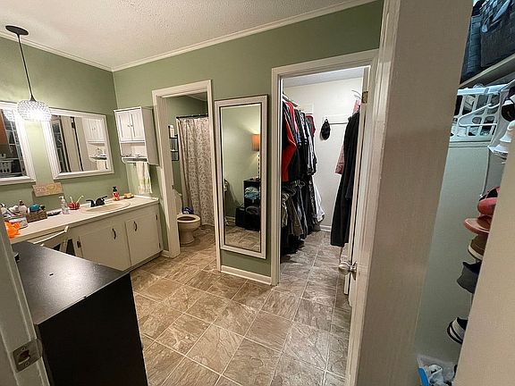 5th image of 613 Royal Oak Dr