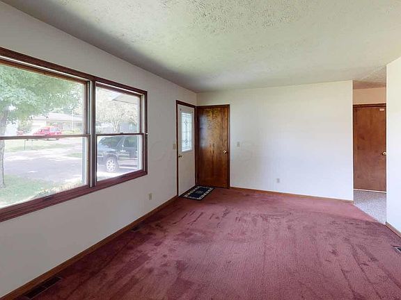 4th image of 16 Fearn Ave