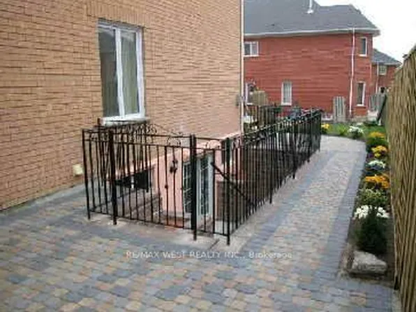 64 Kingmount Cres, Richmond Hill, ON L4B 3X4