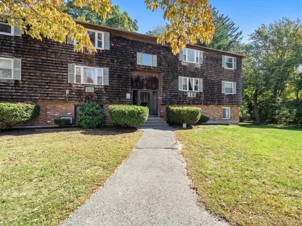 137 John A Dunn Memorial Dr APT 6, Rockland, MA 02370