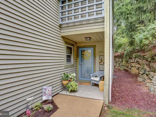 2010 Meadow Gln, Wyomissing, PA 19610