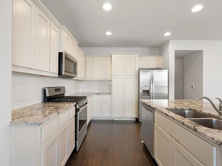 13800 Lyndhurst St #326 — Photo 9