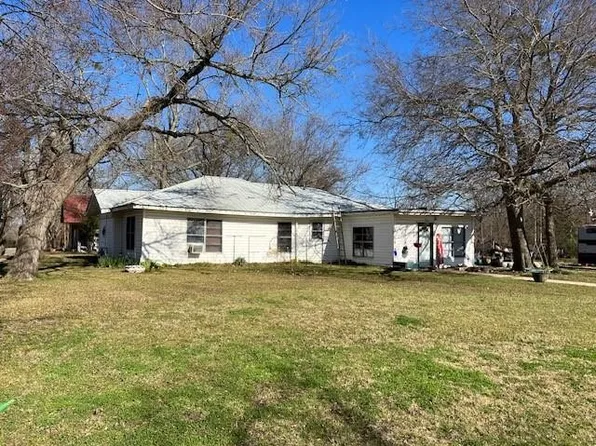 208 Commerce St, Cumby, TX 75433