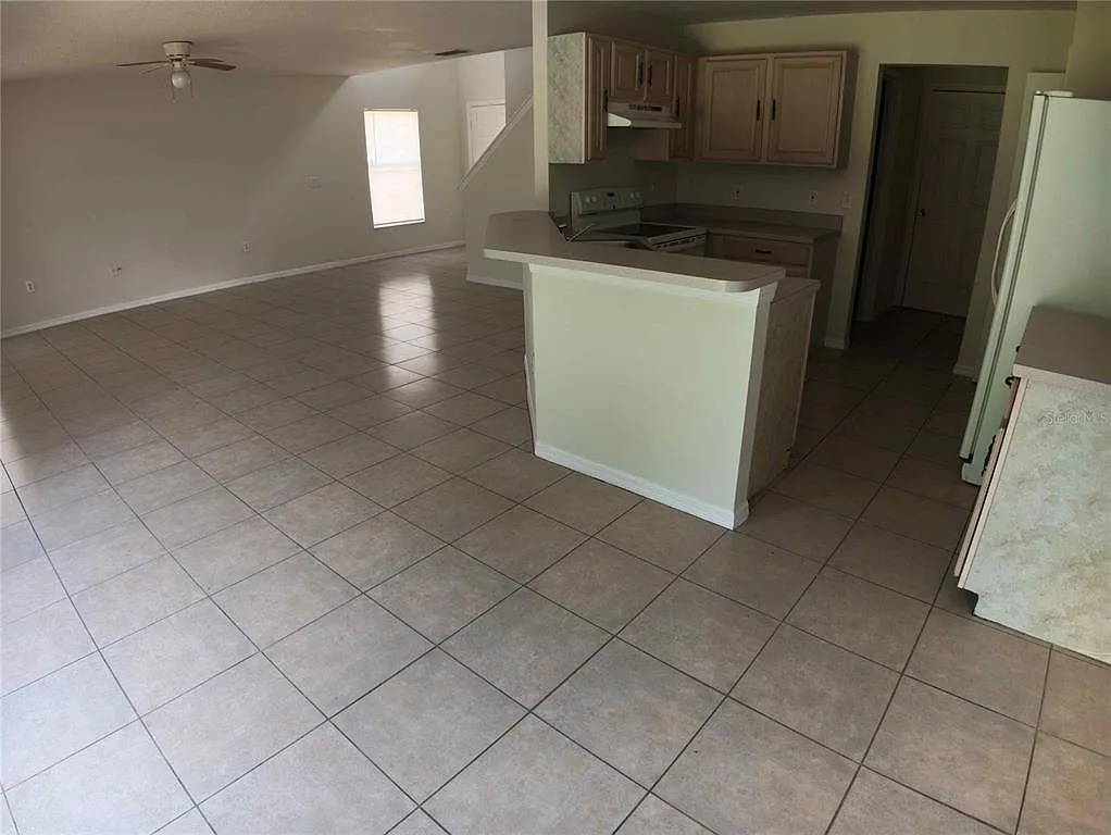 4 bed, 2.5 bath, 1803 sqft, $2,050 — Photo 3