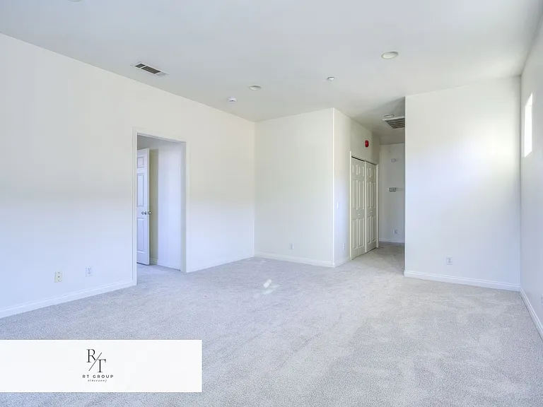 515 Florence Ave — Photo 12