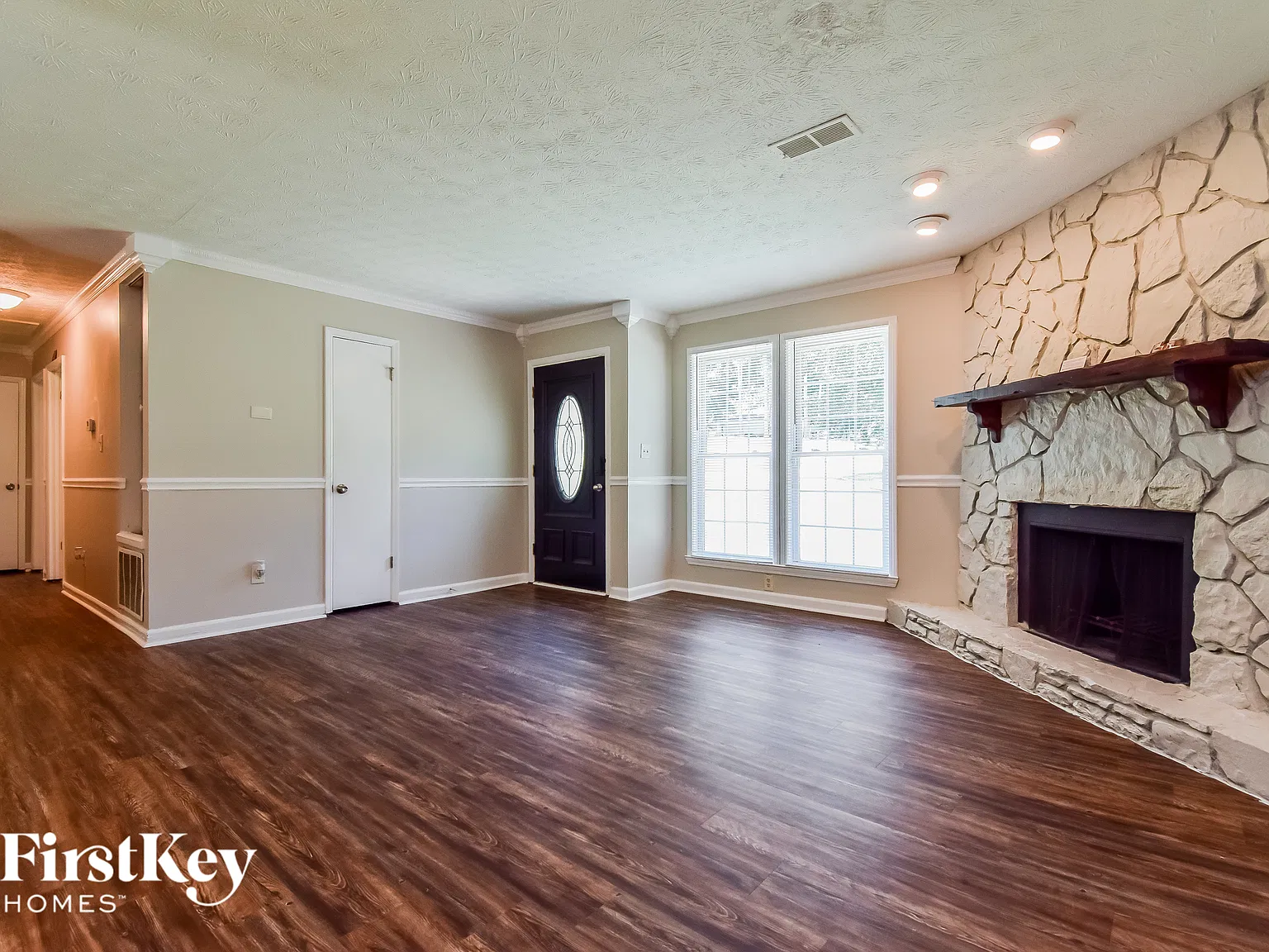 3 bed, 2.0 bath, 1152 sqft, $2,005 — Photo 4