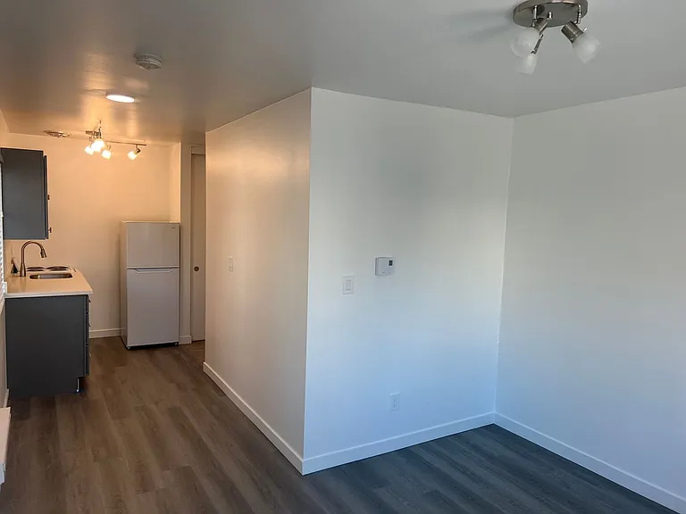 Fairview Apartments — Photo 18