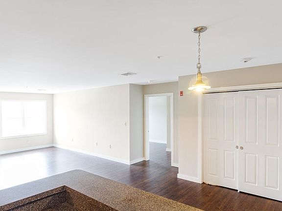 5th image of 30 Franklin St Unit 324