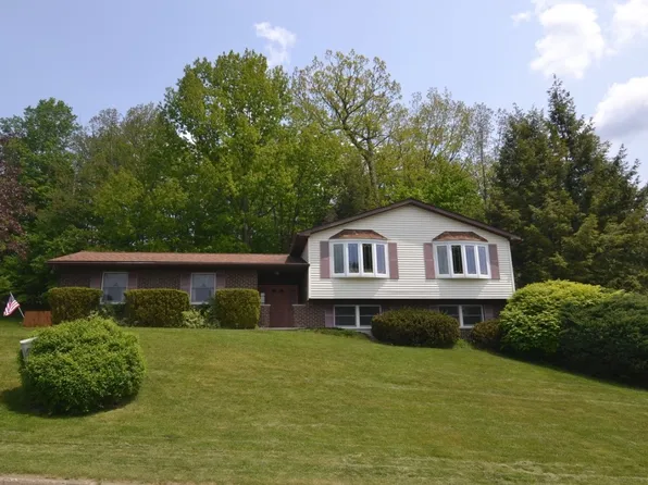 858 Jon Ln, Endwell, NY 13760