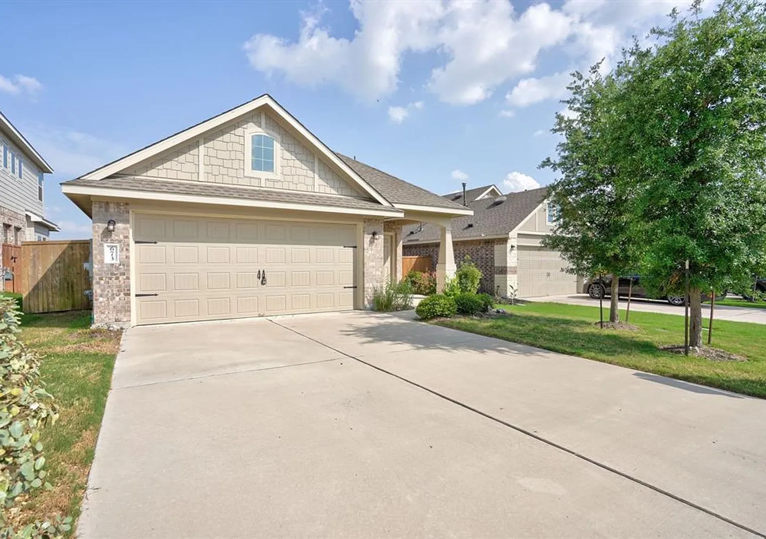 Beautiful 3BR/2BA Home with Island Kitchen & Private Backyard! — Photo 2