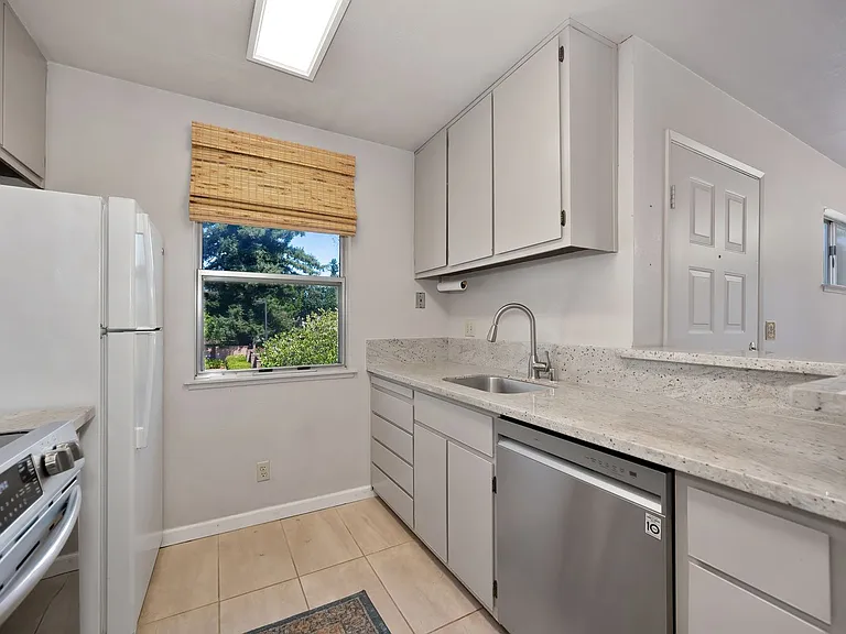 121 Luna Grande Cir #108 — Photo 4